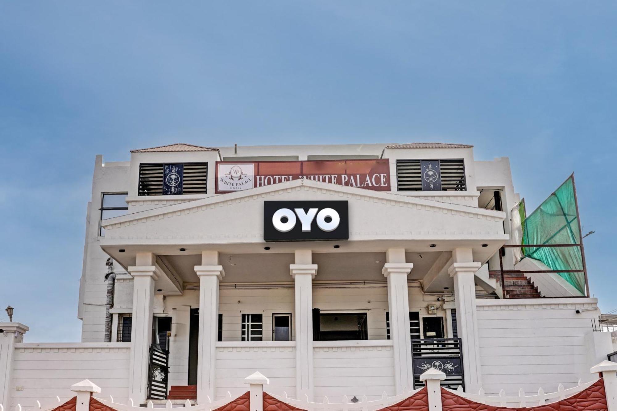 Hotel O White Palace Hotel Rajkot Buitenkant foto