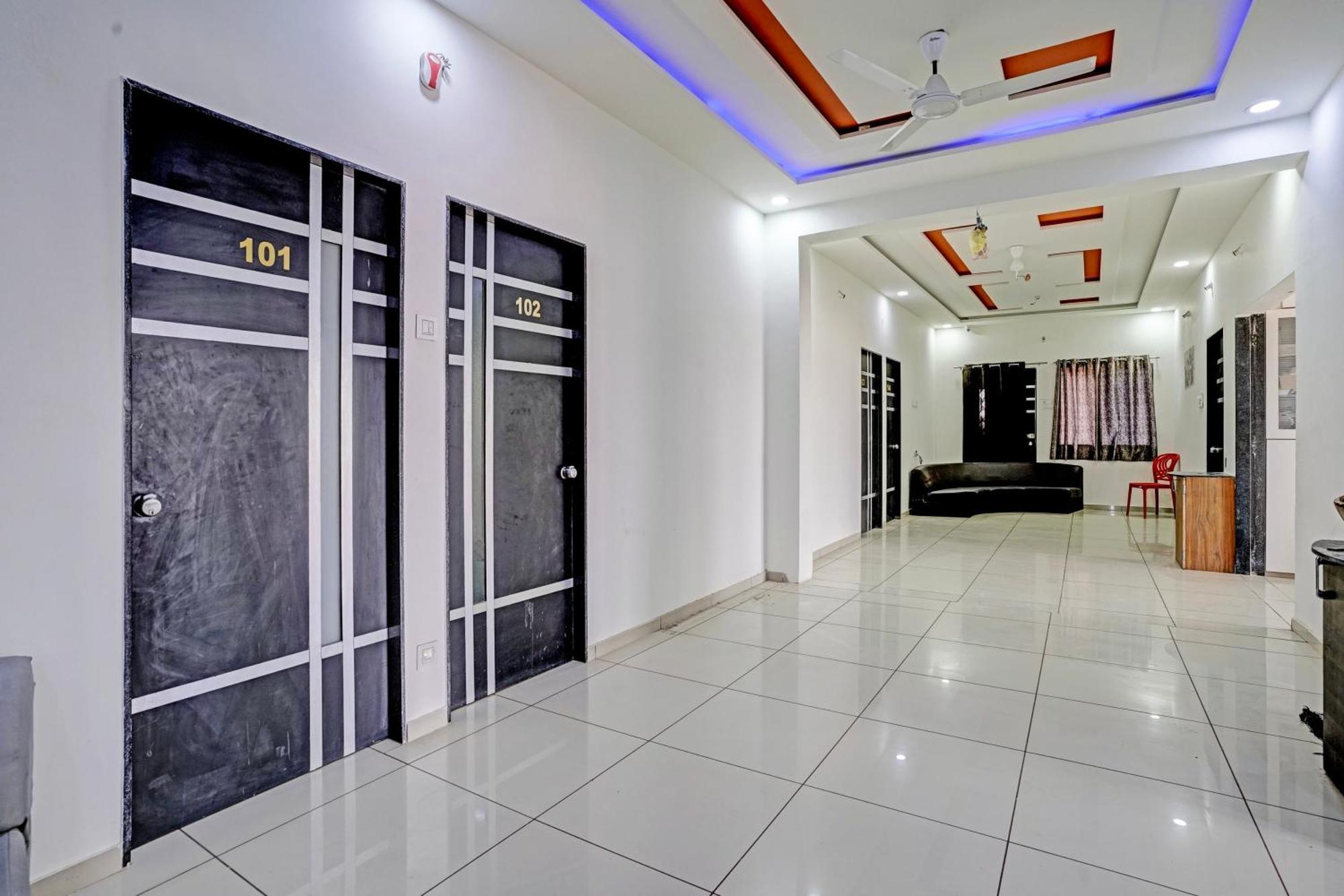 Hotel O White Palace Hotel Rajkot Buitenkant foto
